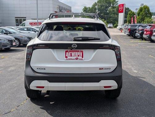 2025 Nissan Kicks SR