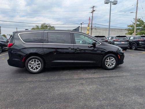 2024 Chrysler Pacifica Touring-L