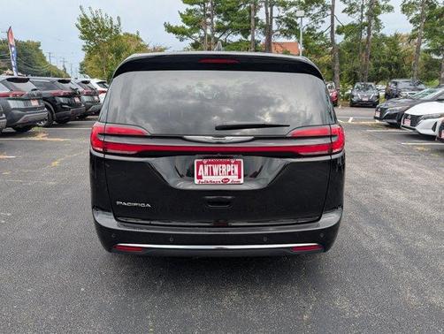 2024 Chrysler Pacifica Touring-L