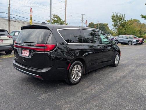 2024 Chrysler Pacifica Touring-L