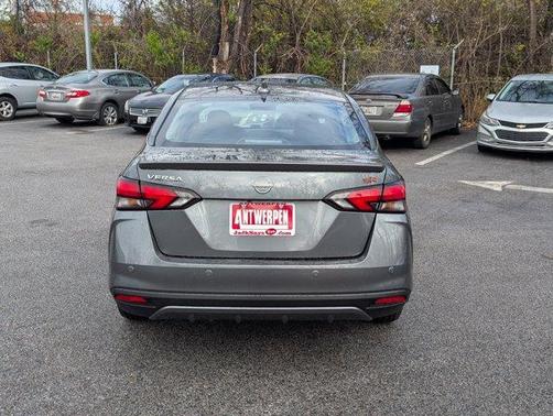 2025 Nissan Versa 1.6 SR