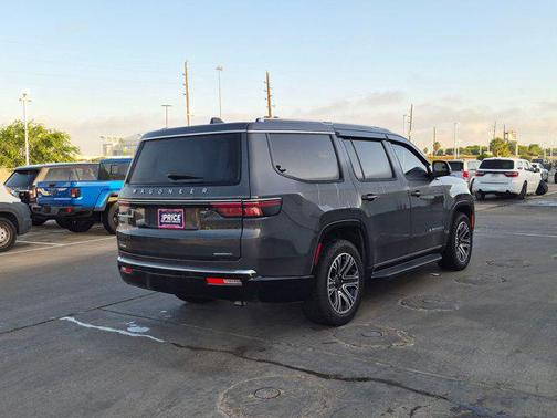 Baltic Gray Metallic Clearcoat 2022 Jeep Wagoneer Series III 4x4