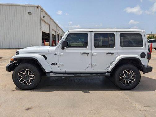 2025 Jeep Wrangler 4-Door Sahara 4x4