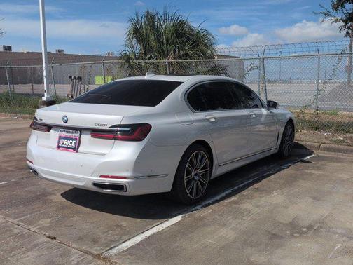 Mineral White Metallic 2022 BMW 750 i xDrive