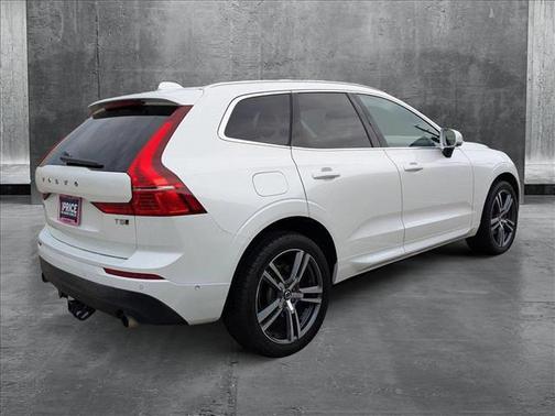 2018 Volvo XC60 T5 Momentum