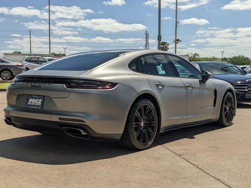 2017 Porsche Panamera 4