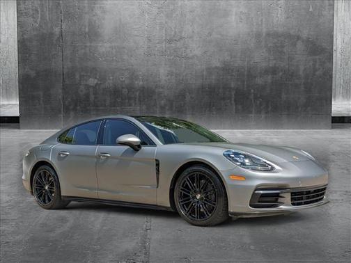 2017 Porsche Panamera 4