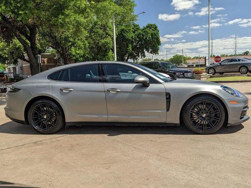2017 Porsche Panamera 4
