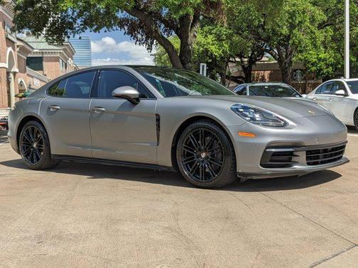 2017 Porsche Panamera 4