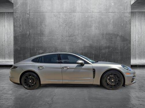 2017 Porsche Panamera 4
