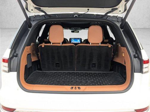 Pristine White Metallic Tri-Coat 2025 Lincoln Aviator Black Label AWD