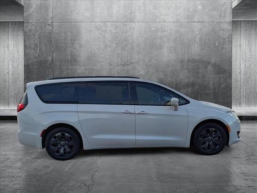 2020 Chrysler Pacifica Hybrid Touring L
