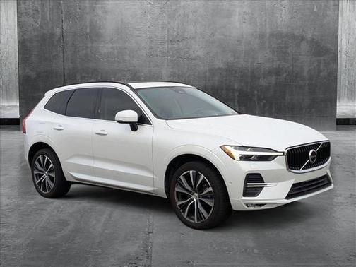 2022 Volvo XC60 Momentum
