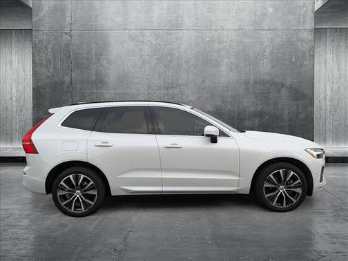 2022 Volvo XC60 Momentum