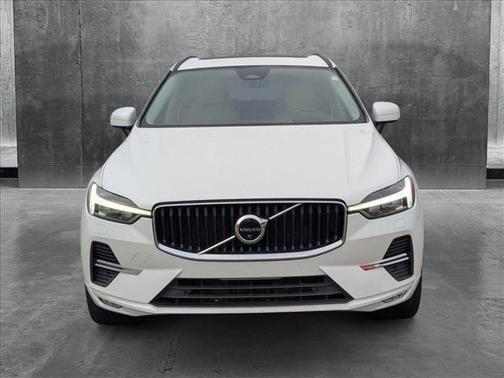 2022 Volvo XC60 Momentum