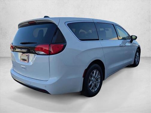 2026 Chrysler Voyager LX