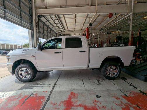 2025 RAM 2500 Tradesman Crew Cab 4x4 6'4' Box