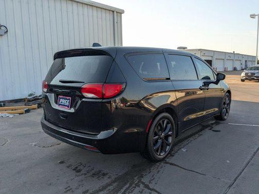 2020 Chrysler Pacifica Touring