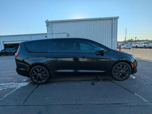 2020 Chrysler Pacifica Touring