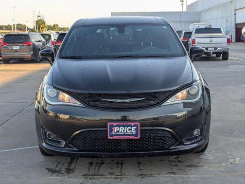 2020 Chrysler Pacifica Touring