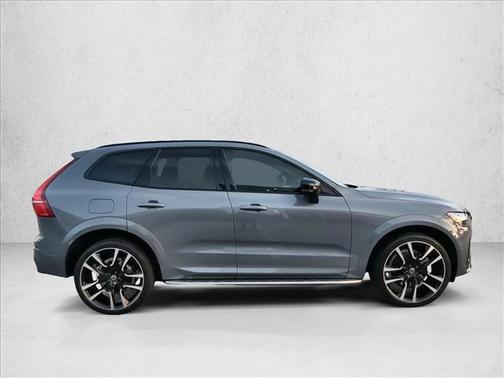 2023 Volvo XC60 B6 Ultimate Dark Theme