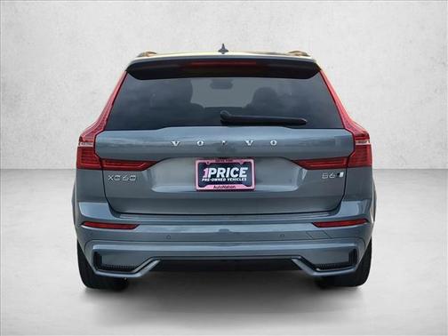 2023 Volvo XC60 B6 Ultimate Dark Theme