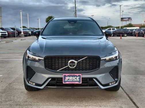 2023 Volvo XC60 B6 Ultimate Dark Theme