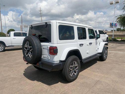 2025 Jeep Wrangler 4-Door Sahara 4x4