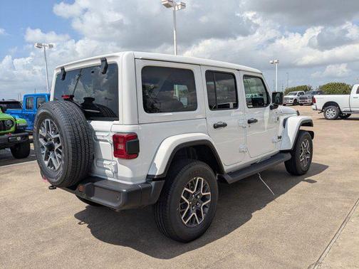 2025 Jeep Wrangler 4-Door Sahara 4x4