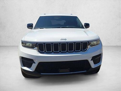 Bright White Clear-Coat Exterior Paint 2026 Jeep Grand Cherokee Laredo