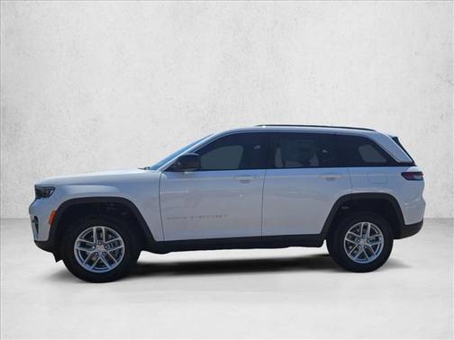 Bright White Clear-Coat Exterior Paint 2026 Jeep Grand Cherokee Laredo