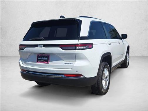 Bright White Clear-Coat Exterior Paint 2026 Jeep Grand Cherokee Laredo