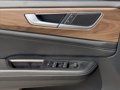 2025 Volkswagen Atlas 2.0T SE w/Technology 4MOTION