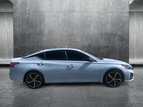 2023 Nissan Altima SR FWD