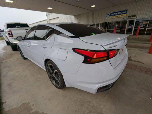 2023 Nissan Altima SR FWD
