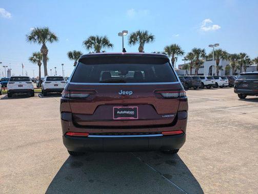 2025 Jeep Grand Cherokee Laredo