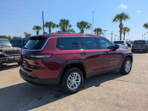 2025 Jeep Grand Cherokee Laredo