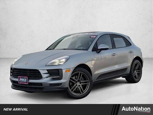 Dolomite Silver Metallic 2019 Porsche Macan Macan