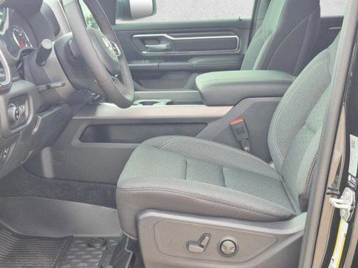 Diamond Black Crystal Pearl-Coat Exterior Paint 2026 RAM 1500 Lone Star