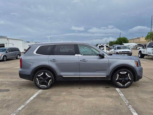 Everlasting Silver 2025 Kia Telluride S