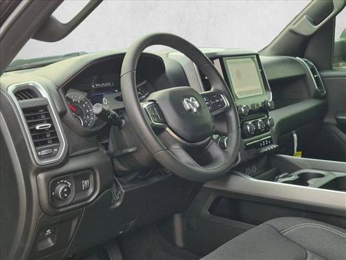 Diamond Black Crystal Pearl-Coat Exterior Paint 2026 RAM 1500 Express