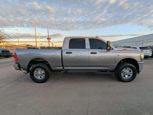 2020 RAM 2500 Tradesman Crew Cab 4X4 6'4' Box
