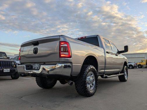 2020 RAM 2500 Tradesman Crew Cab 4X4 6'4' Box