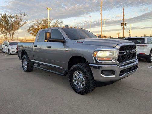 2020 RAM 2500 Tradesman Crew Cab 4X4 6'4' Box