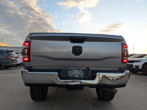 2020 RAM 2500 Tradesman Crew Cab 4X4 6'4' Box