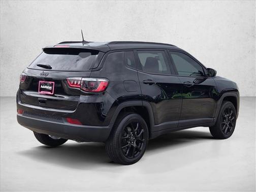 Diamond Black Crystal Pearl-Coat Exterior Paint 2026 Jeep Compass Latitude