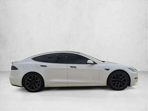 Pearl White Multi-Coat 2022 Tesla Model S Plaid