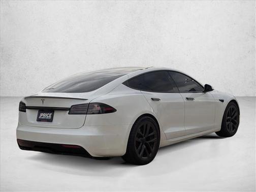 Pearl White Multi-Coat 2022 Tesla Model S Plaid