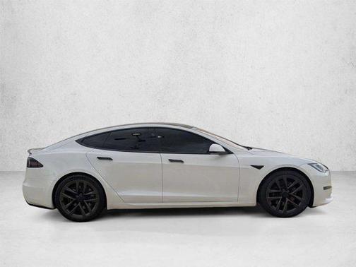Pearl White Multi-Coat 2022 Tesla Model S Plaid