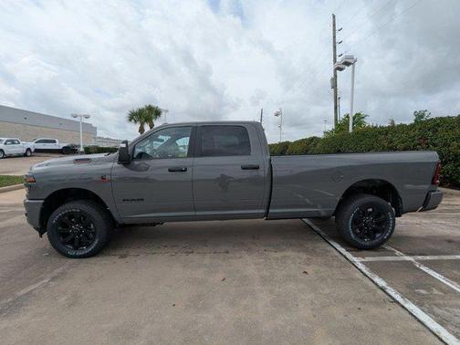 2025 RAM 3500 Lone Star Crew Cab 4x4 8' Box